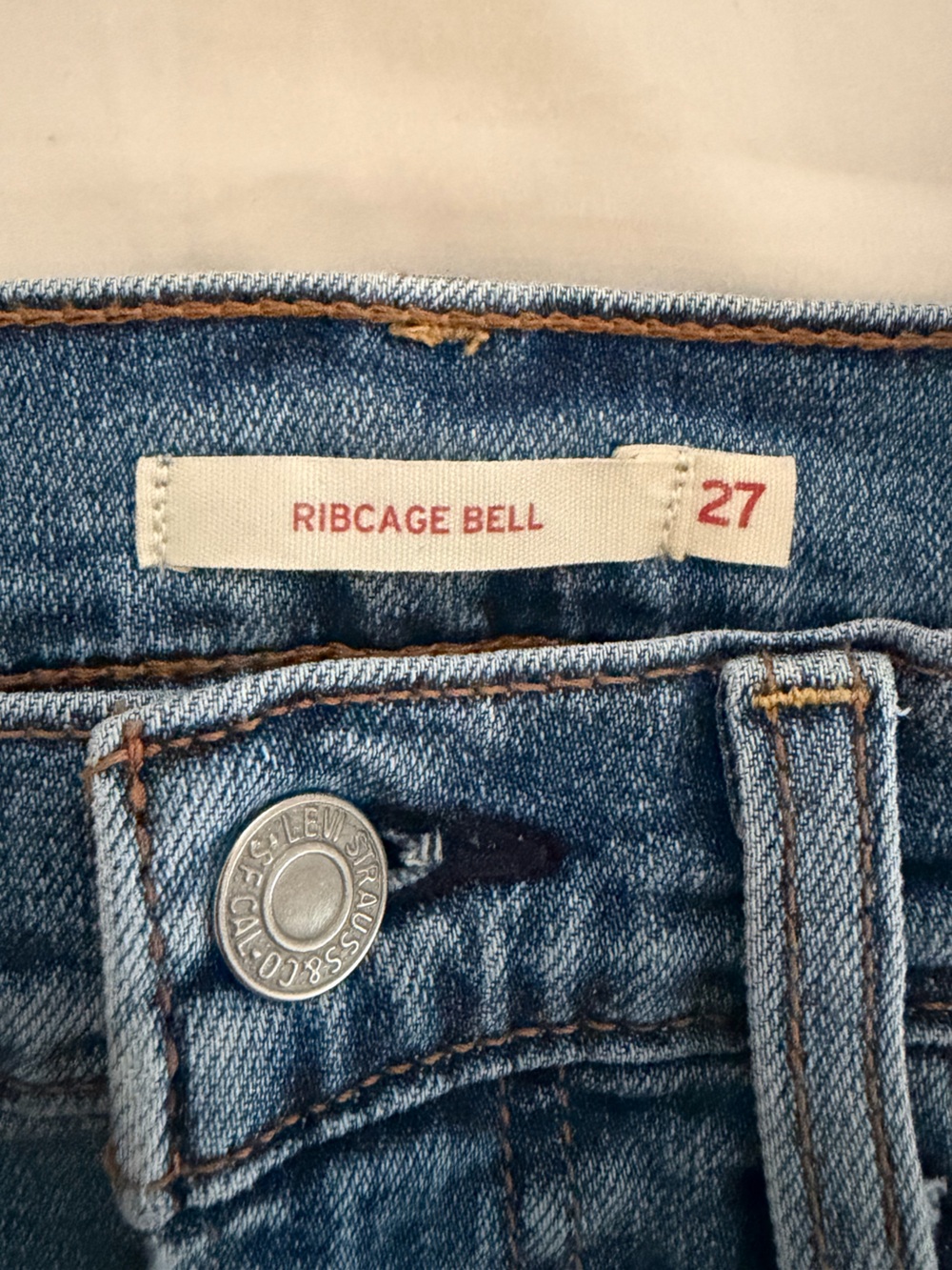 Levi High-Rise Ribecage Bell Jeans - Women - in color So Nice 27 - Picture 7 of 9